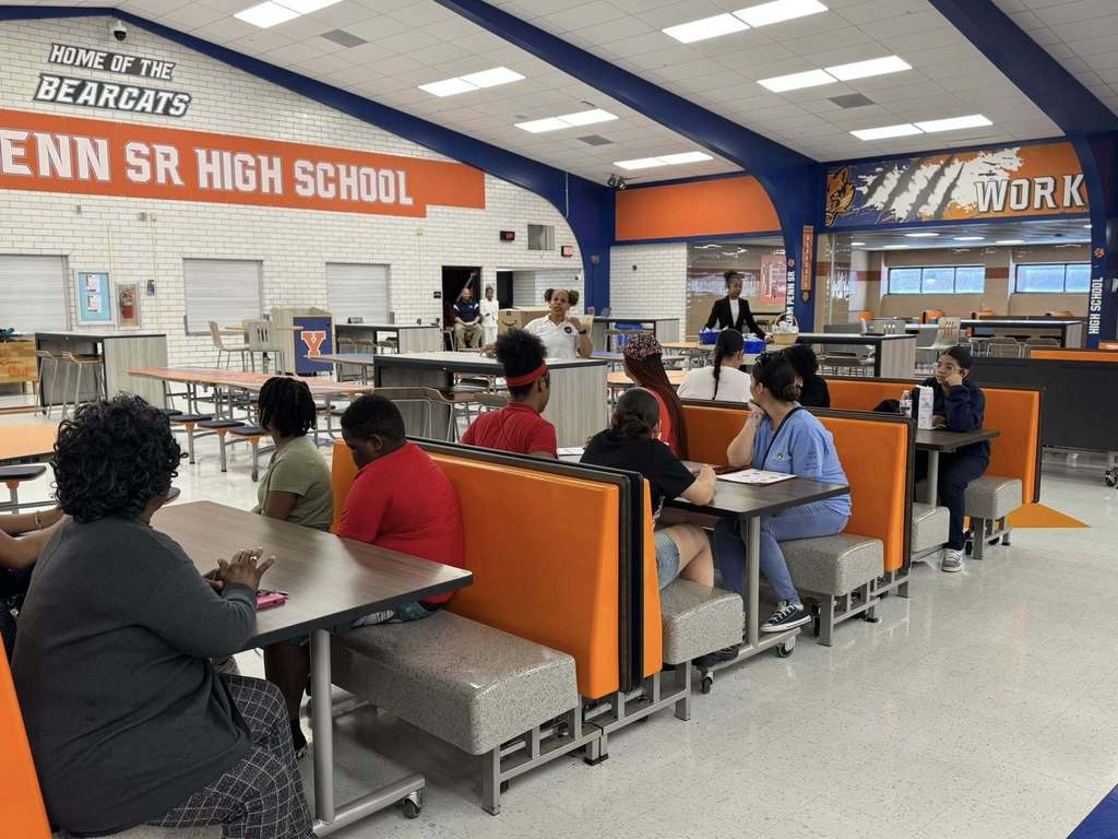 William Penn Senior High School families recently attended the Bearcat Balance event in the William Penn Cafeteria. Author and CEO of Major Preparation LLC, Bryan Majors, shared powerful insights from his book “Training for Triumph: How to Prepare Mentally, Physically, Emotionally and Spiritually for Your Life Long Goals.”