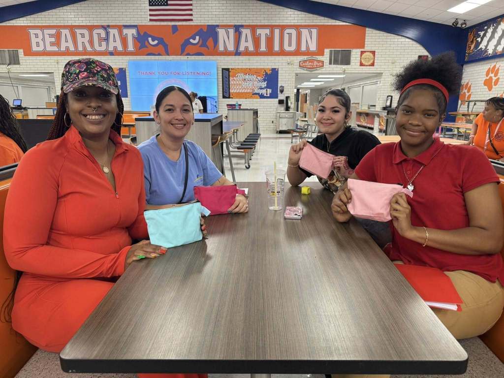 William Penn Senior High School families recently attended the Bearcat Balance event in the William Penn Cafeteria. Author and CEO of Major Preparation LLC, Bryan Majors, shared powerful insights from his book “Training for Triumph: How to Prepare Mentally, Physically, Emotionally and Spiritually for Your Life Long Goals.”