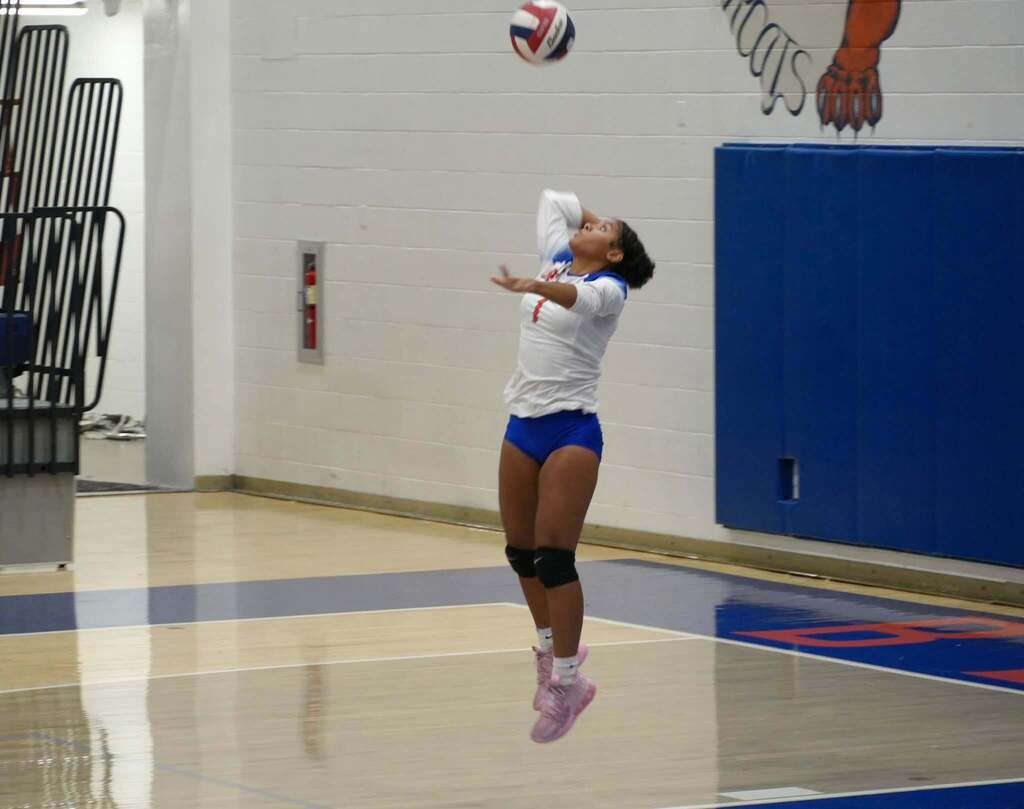 Our York High Girls Volleyball team recently played against York Tech in a school gymnasium. 