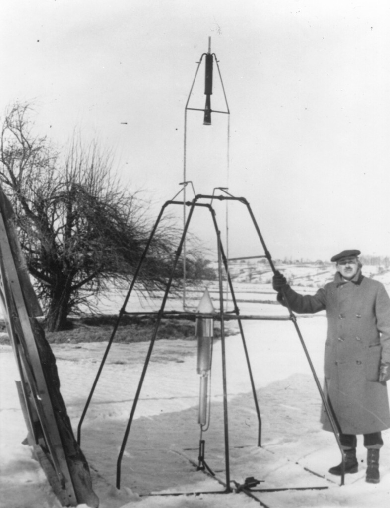 One hundred years ago today (Mar 16, 1926), Robert Goddard launched the first liquid-fuel rocket, which paved the way for modern spaceflight!