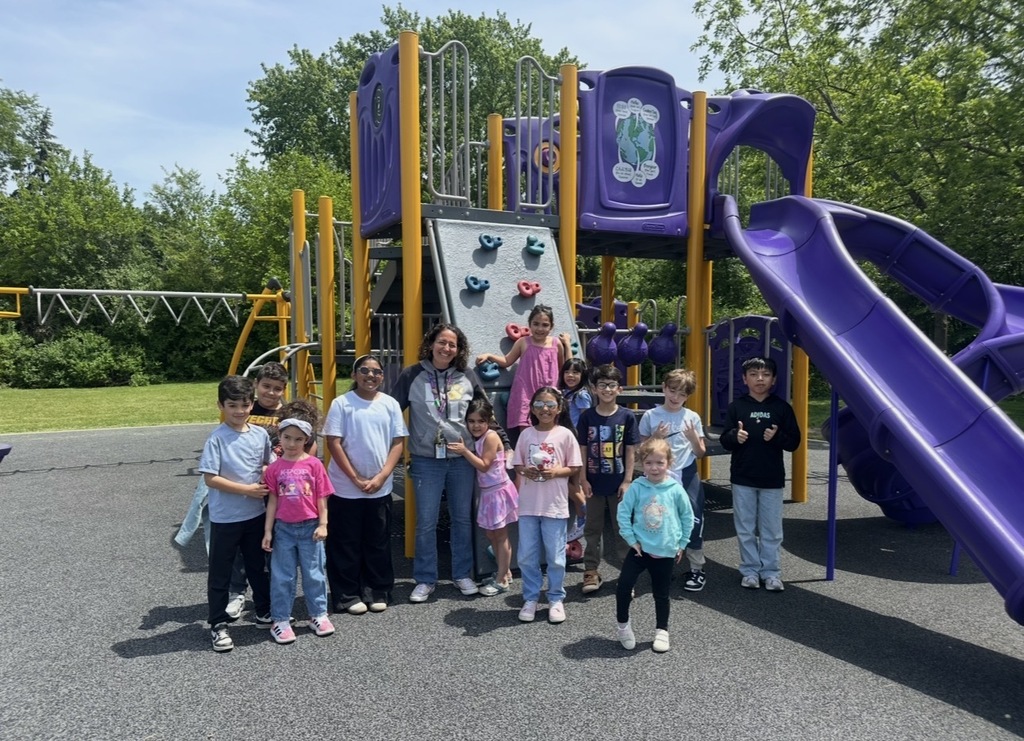 Hilltop students come to a meet and greet with Principal Sylvester