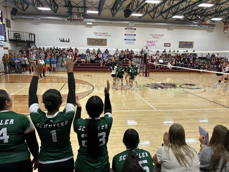 Warriors celebrating after a point in the 3rd set
