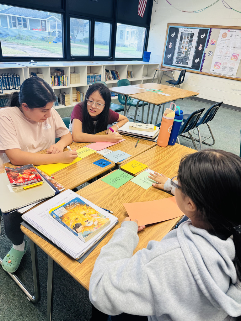 Sentence builders at work! Our 6th graders are mastering conjunctions with fun and focus in Mrs. Arriola’s class.