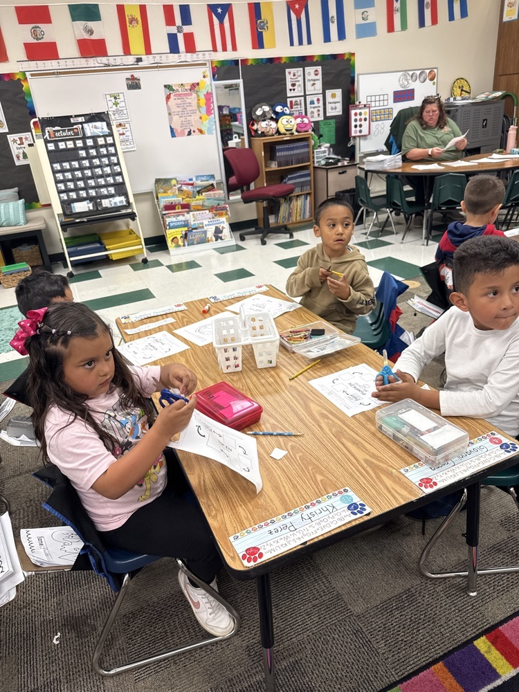 Mrs. Vavrina’s class had a blast exploring the pumpkin life cycle with Ms. Erin!