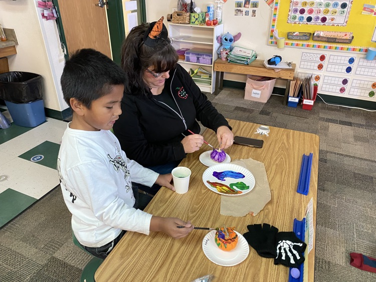 painting pumpkins