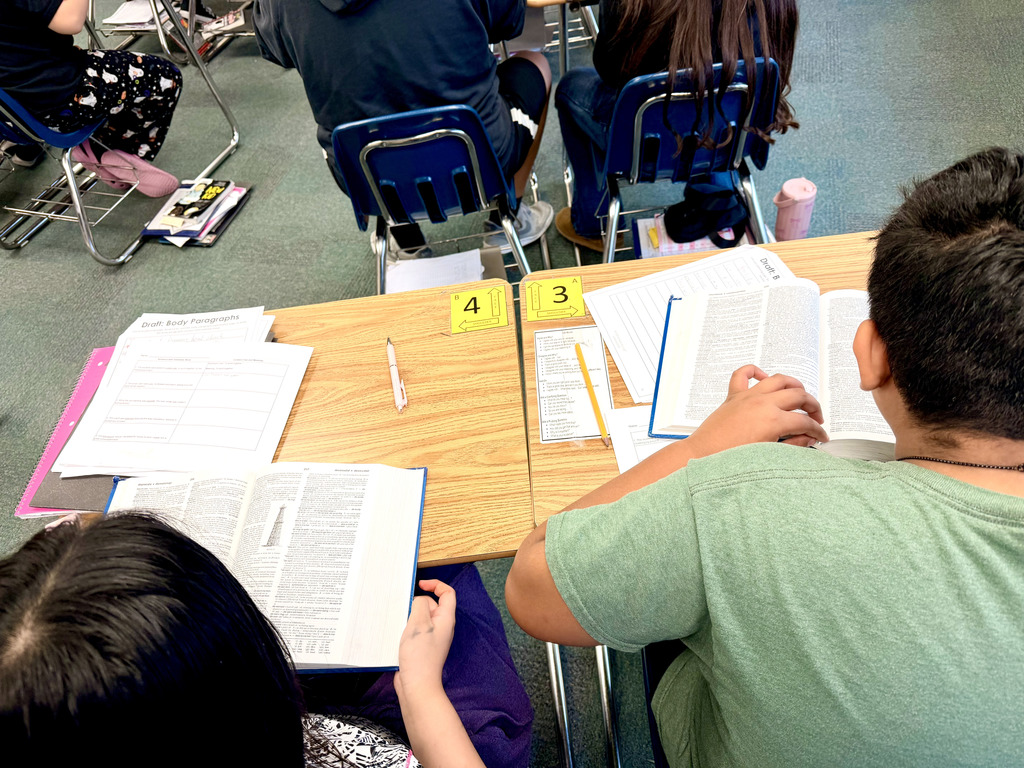 📚💡 Learning the basics, mastering the magic. Dictionaries + context clues = writing success! 6th Grade Writing Class!