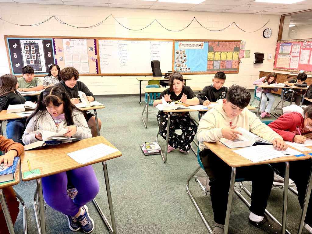 📚💡 Learning the basics, mastering the magic. Dictionaries + context clues = writing success! 6th Grade Writing Class!