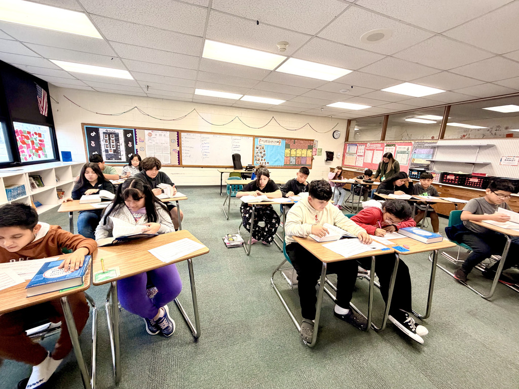 📚💡 Learning the basics, mastering the magic. Dictionaries + context clues = writing success! 6th Grade Writing Class!