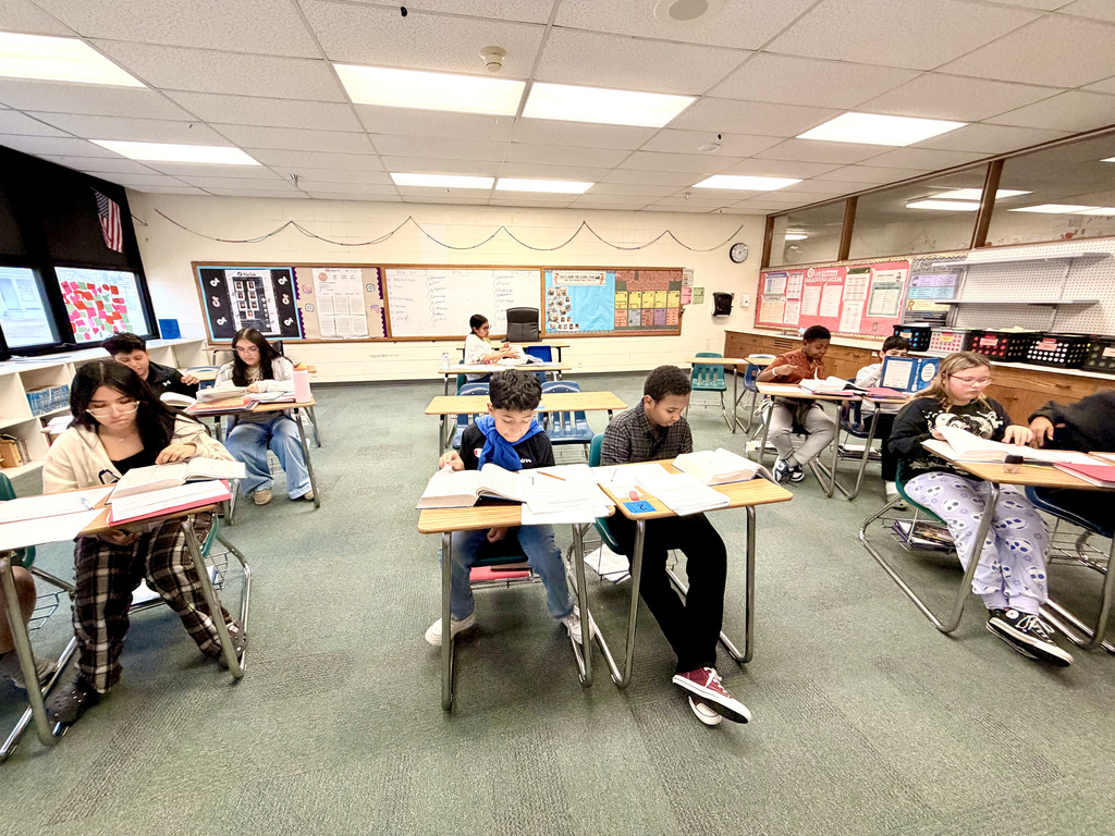 📚💡 Learning the basics, mastering the magic. Dictionaries + context clues = writing success! 6th Grade Writing Class!