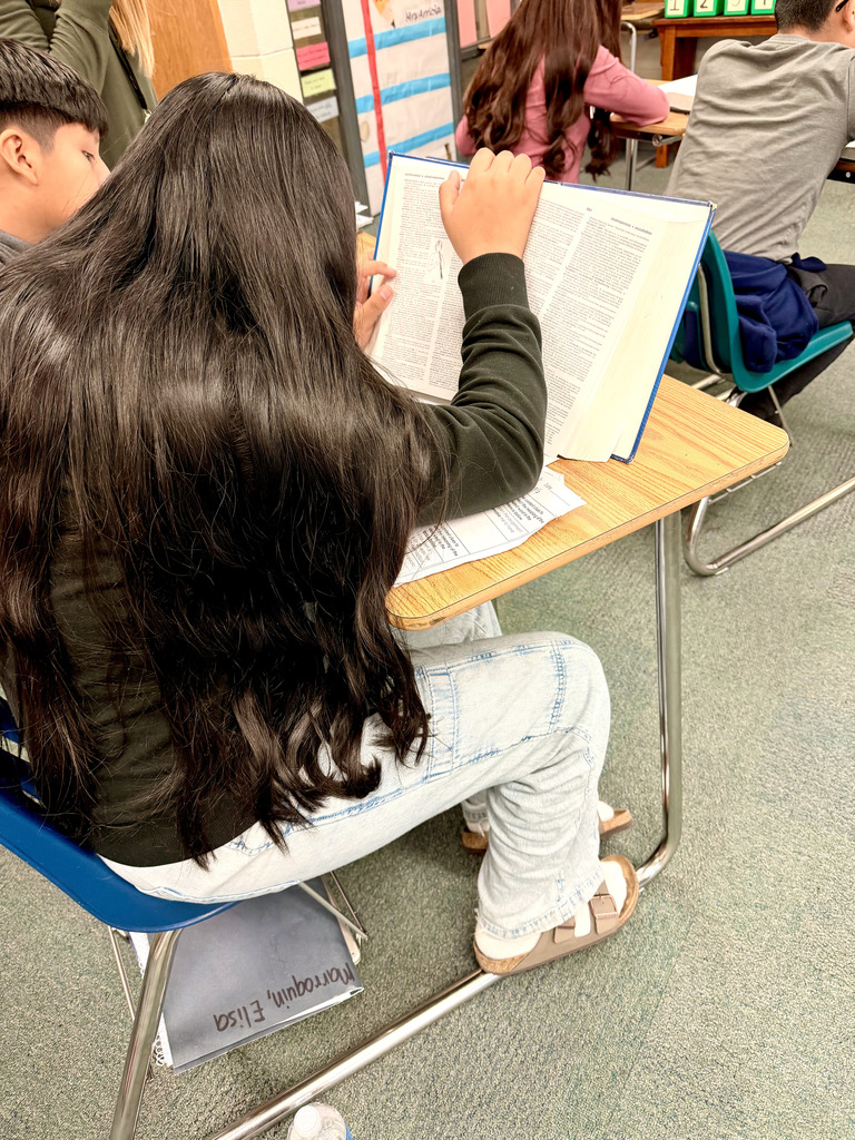 📚💡 Learning the basics, mastering the magic. Dictionaries + context clues = writing success! 6th Grade Writing Class!