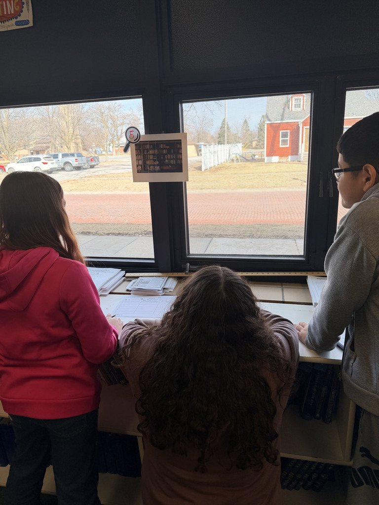 🕵️♀️📸 Be a Grammar Detective in action! 6th Grade writing students used pictures, teamwork, and discussion to practice subject-verb agreement—finding the subject, choosing the correct verb, and explaining their thinking. Visuals + movement = deeper learning!