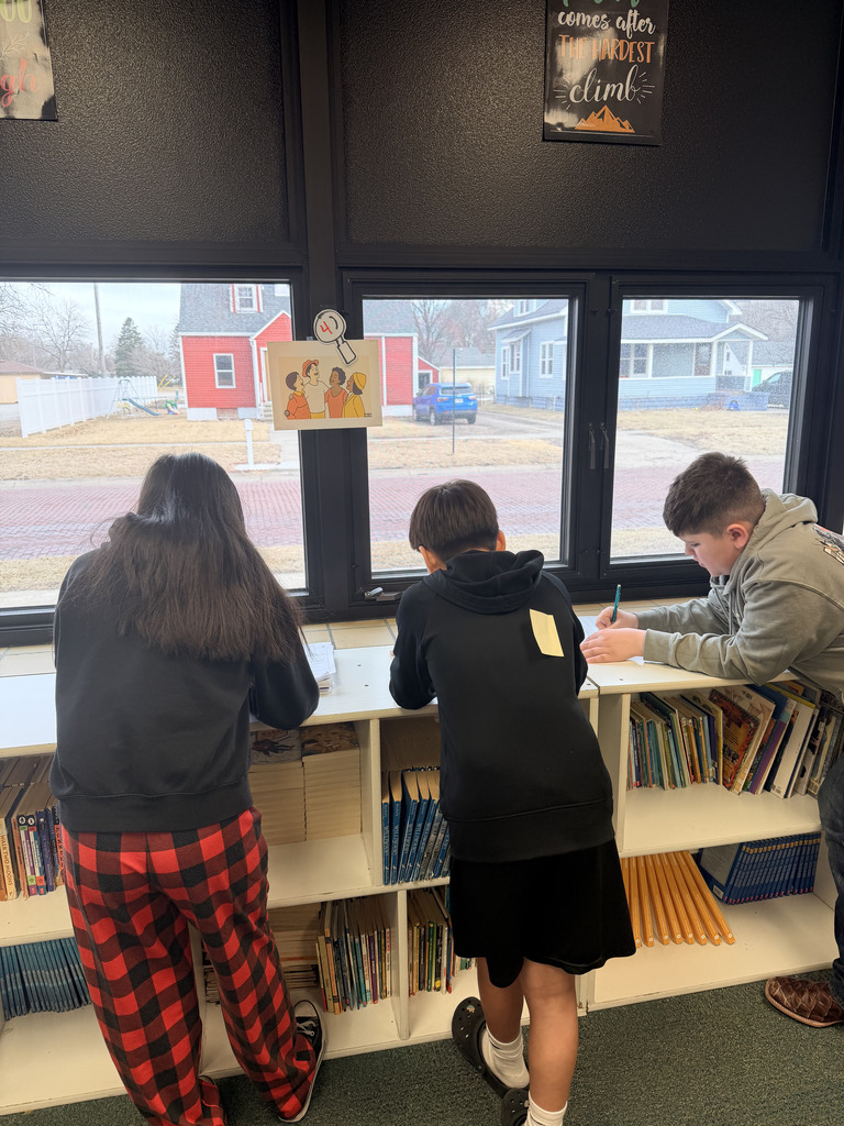 🕵️♀️📸 Be a Grammar Detective in action! 6th Grade writing students used pictures, teamwork, and discussion to practice subject-verb agreement—finding the subject, choosing the correct verb, and explaining their thinking. Visuals + movement = deeper learning!