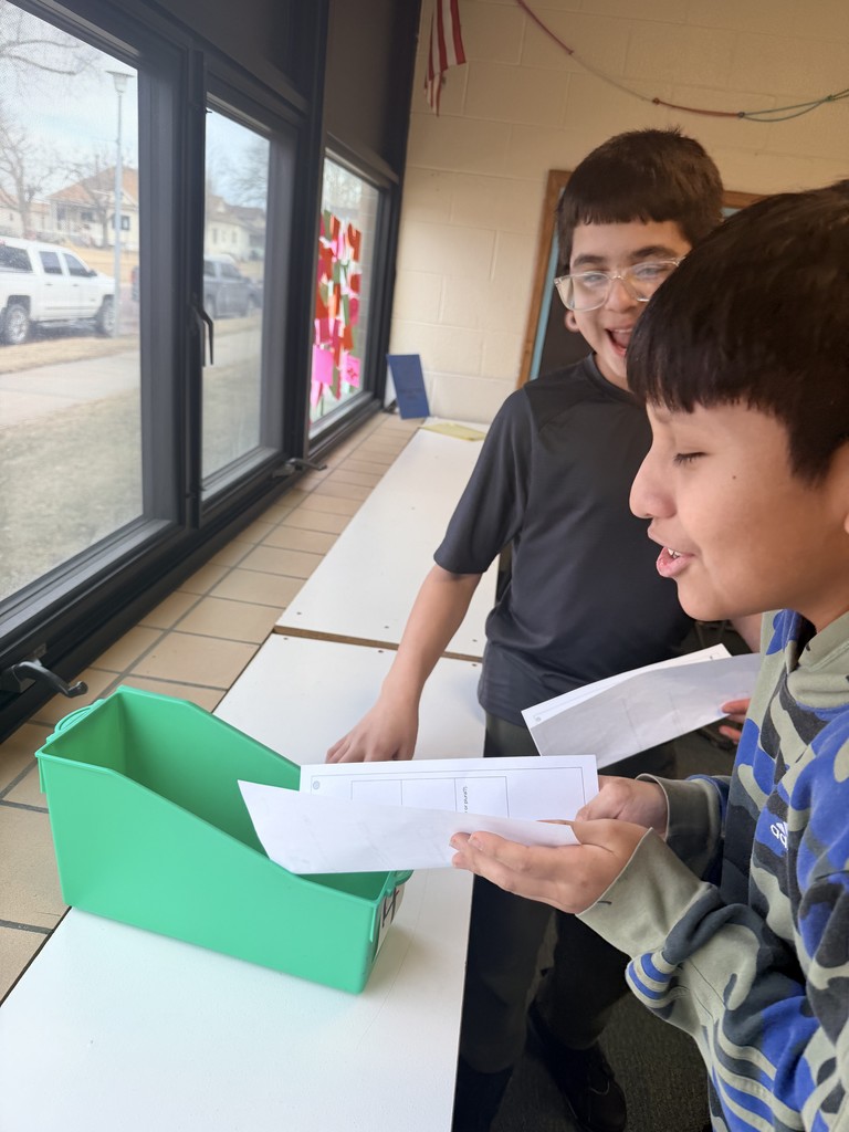 🎯🤝 Warrior Time Fun! 6th graders with Mrs. Arriola had a blast guiding a ball through a paper pipe and aiming it into the bin—no drops allowed! Great teamwork in action.
