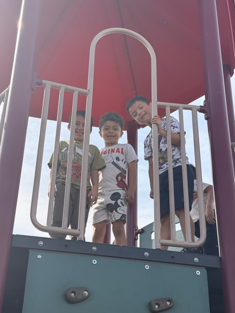 Kindergarten enjoying a warm recess ☀️