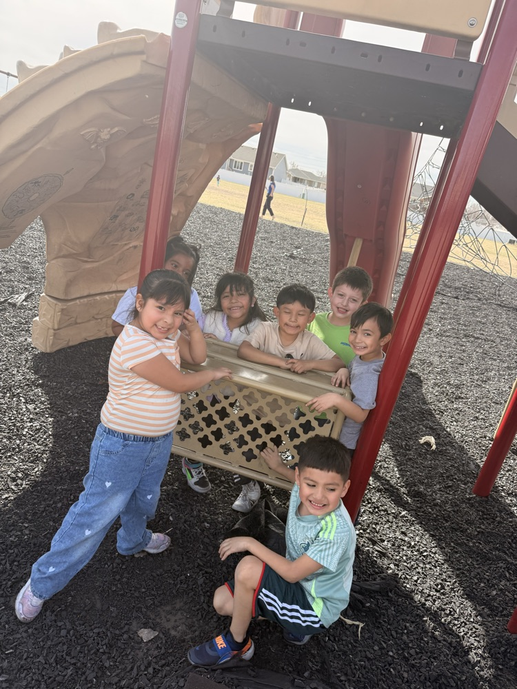 Kindergarten enjoying a warm recess ☀️