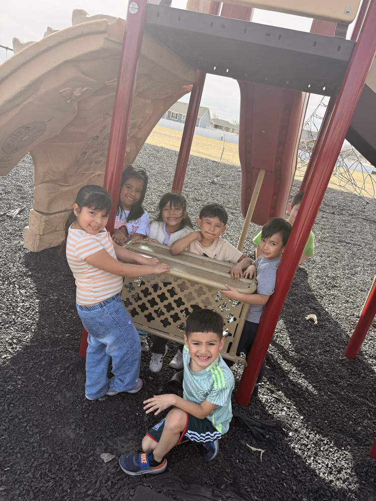 Kindergarten enjoying a warm recess ☀️