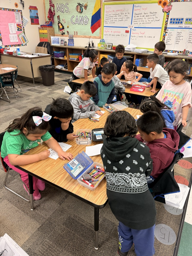 We had a wonderful visit! The Head Start students spent time with our kindergarten class—they read a story together and did some coloring.