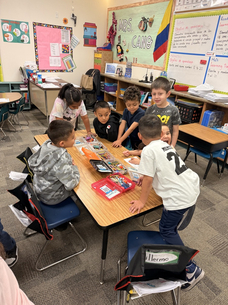 We had a wonderful visit! The Head Start students spent time with our kindergarten class—they read a story together and did some coloring.