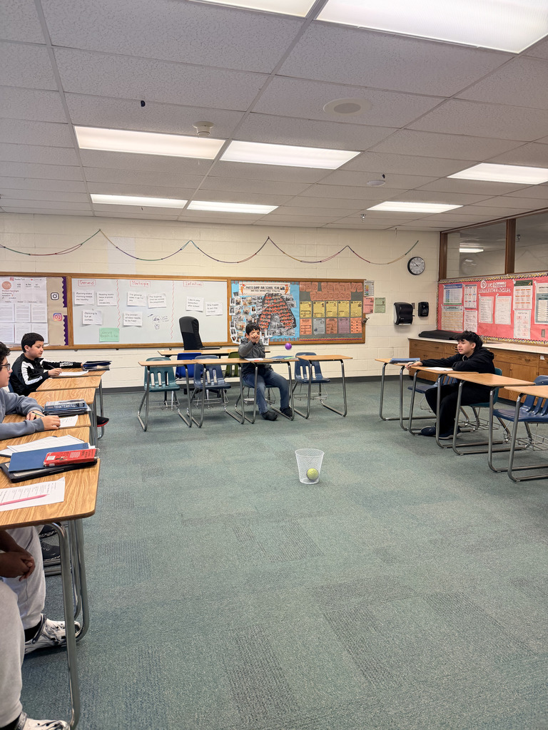 In 6th Grade Writing, we’re shooting for knowledge and points! 📚🏀 Get it right, take your shot! 🎯