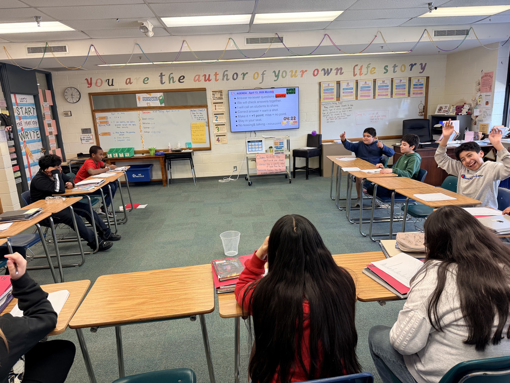 In 6th Grade Writing, we’re shooting for knowledge and points! 📚🏀 Get it right, take your shot! 🎯