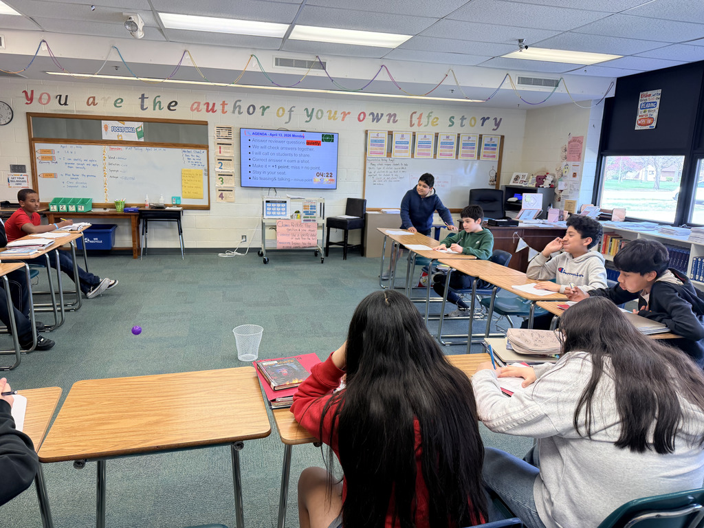 In 6th Grade Writing, we’re shooting for knowledge and points! 📚🏀 Get it right, take your shot! 🎯