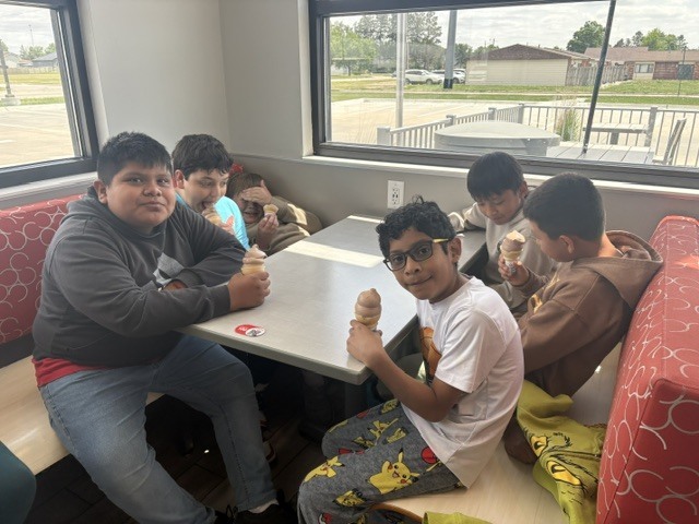 Miss Keller's class had a fun-filled day! We had ramen noodles for a snack, ice cream for dessert, and a trip to the library!