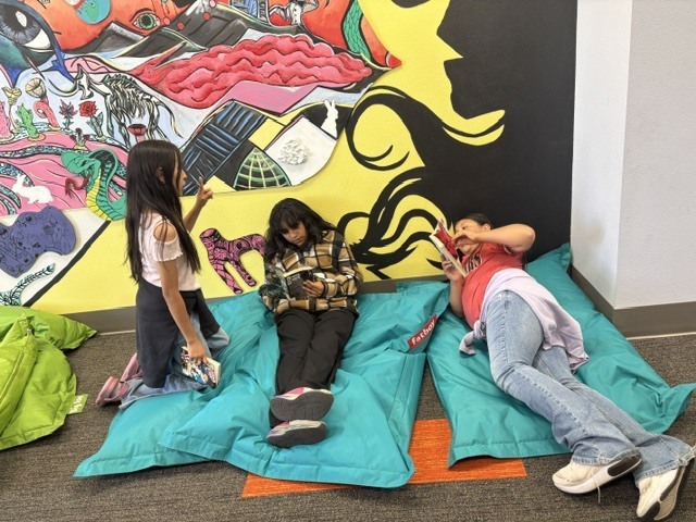 Miss Keller's class had a fun-filled day! We had ramen noodles for a snack, ice cream for dessert, and a trip to the library!