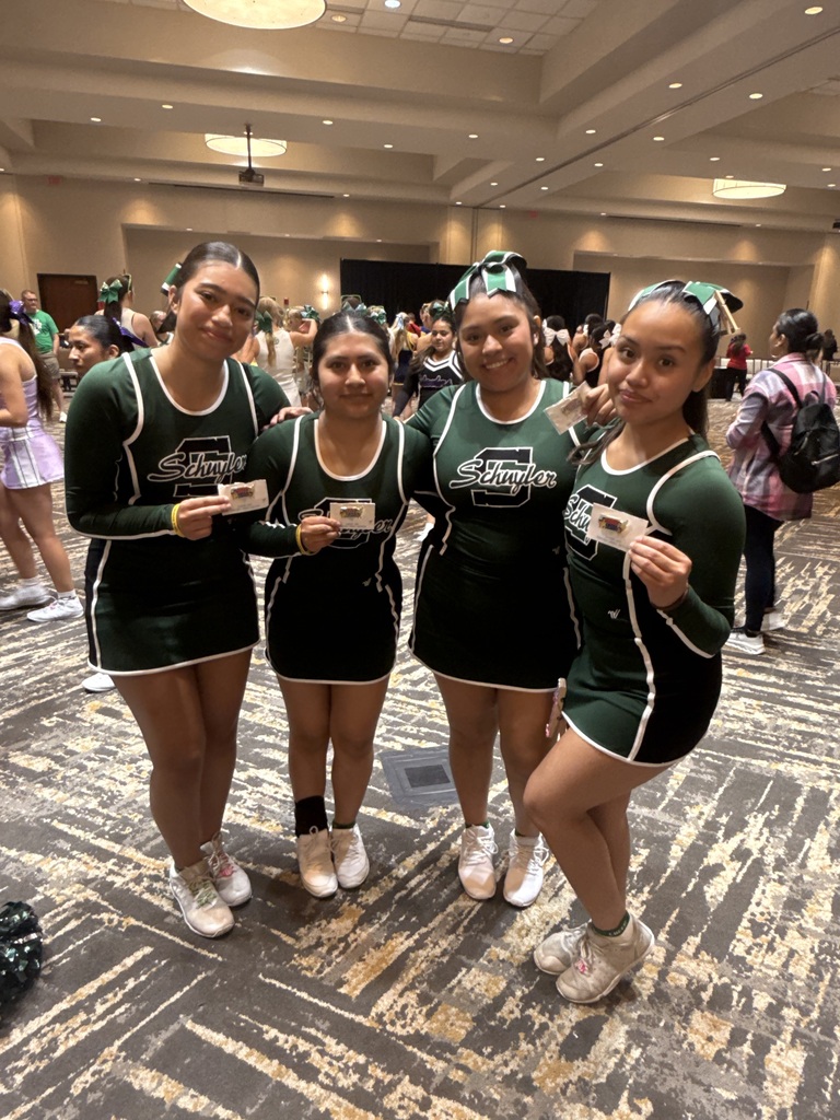 Pin-it-Forward recipients - Aileen Barahona, Kimberly Encarnacion, Yarixa Guzman, and Madalyn Mendez