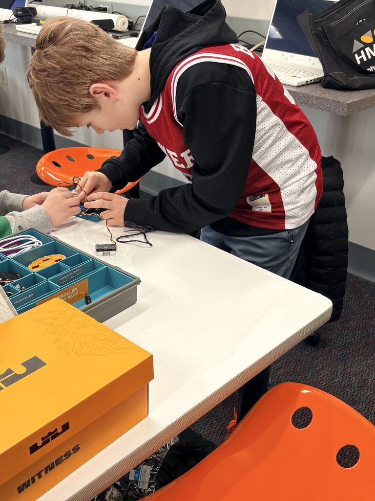 Middle School Students at MakerSpace