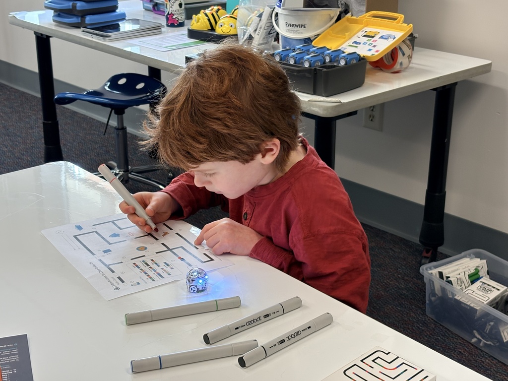 EC Students at MakerSpace