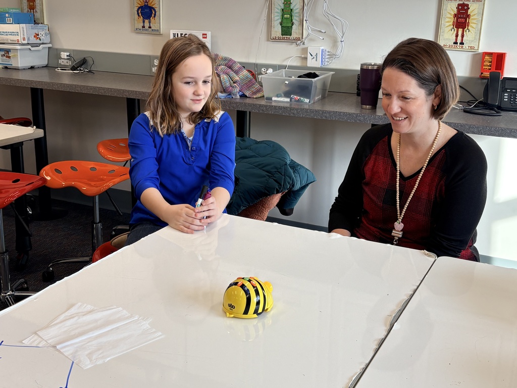 EC Students at MakerSpace