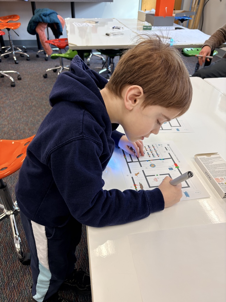 EC Students at MakerSpace