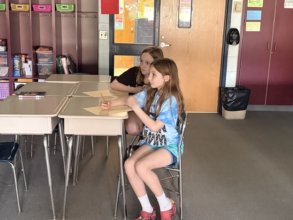 SHAEC students with author Dav Pilkey