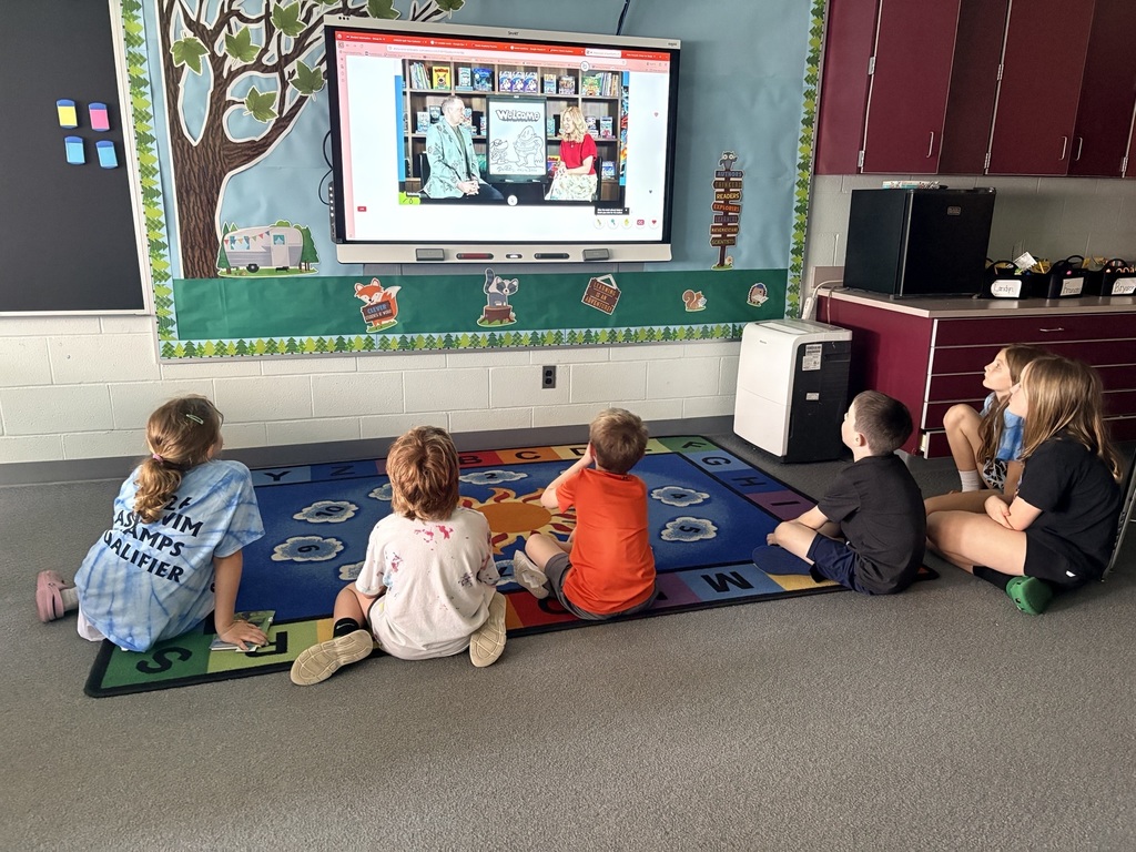 SHAEC students with author Dav Pilkey