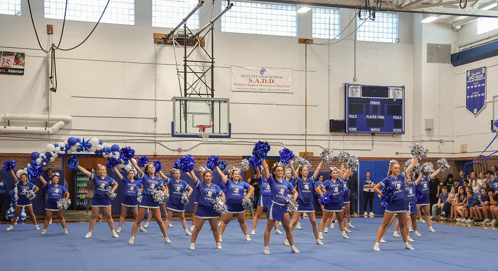 homecoming pep rally cheerleaders