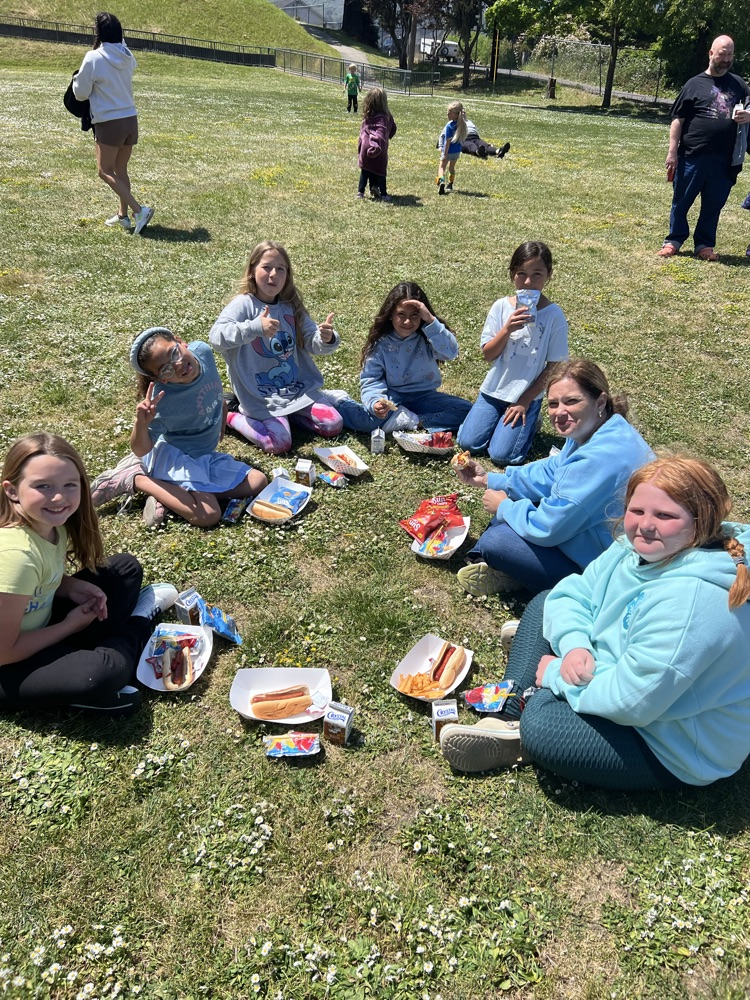 lunch on the lawn