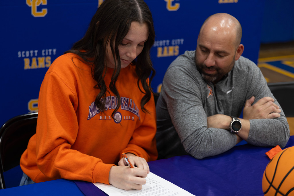 signing