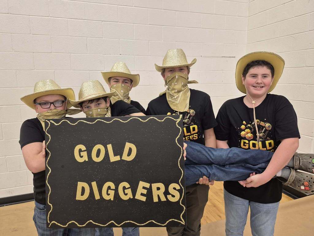 5 team members from Gold Diggers