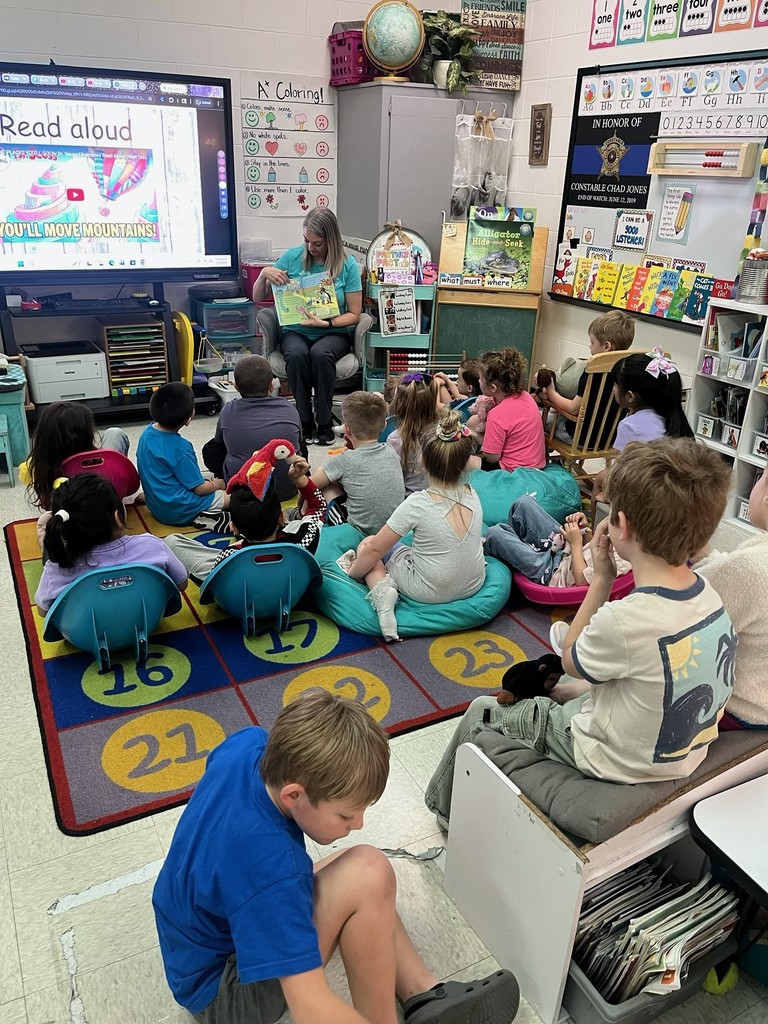 school nurse reading to students on nutrition
