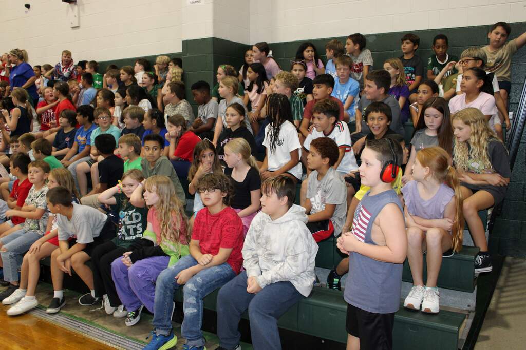 4th graders in the stand