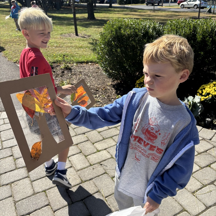 Exploring the fall foliage and making some beautiful art with leaves! 🍁#STEM