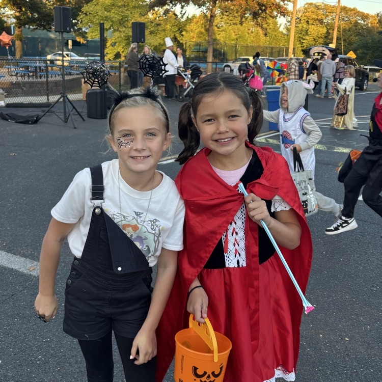 Trunk-or-Treat was a huge success! Many thanks to the SGES PTO and all of the families who made this such a fun evening! Happy Halloween! 🧡