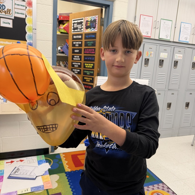 Twas the night before Thanksgiving Eve, and the third graders were preparing their balloons for the parade!