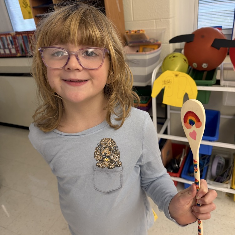 Third graders created a spoon of thanks! Creating a tradition for their families to feel connected and happy!