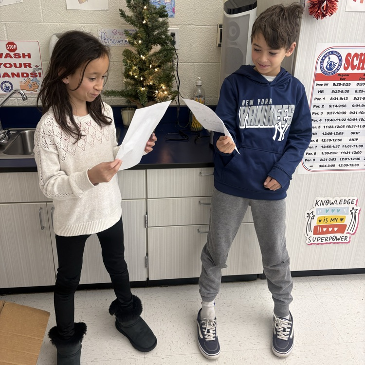 Fourth Grader writers are starting their informative writing unit. Students wrote a paragraph filled with clues and their partner had to guess which animal they wrote about! 🐰🐅📝