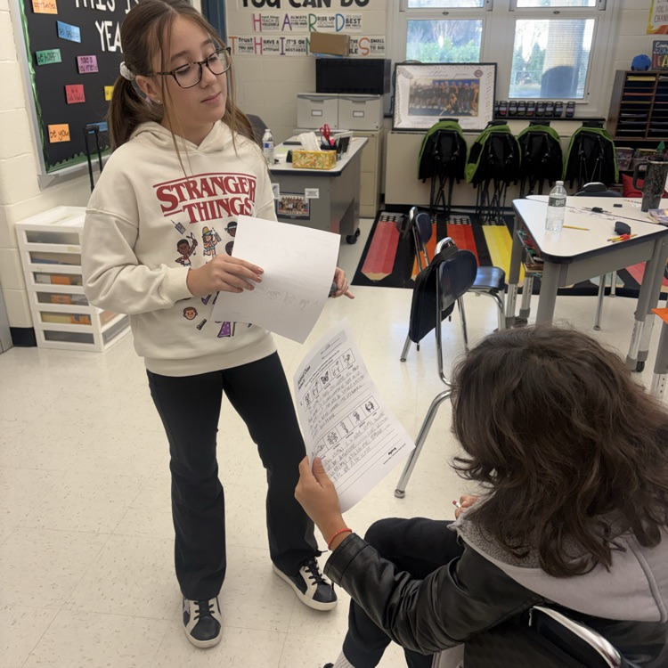 Fourth Grader writers are starting their informative writing unit. Students wrote a paragraph filled with clues and their partner had to guess which animal they wrote about! 🐰🐅📝