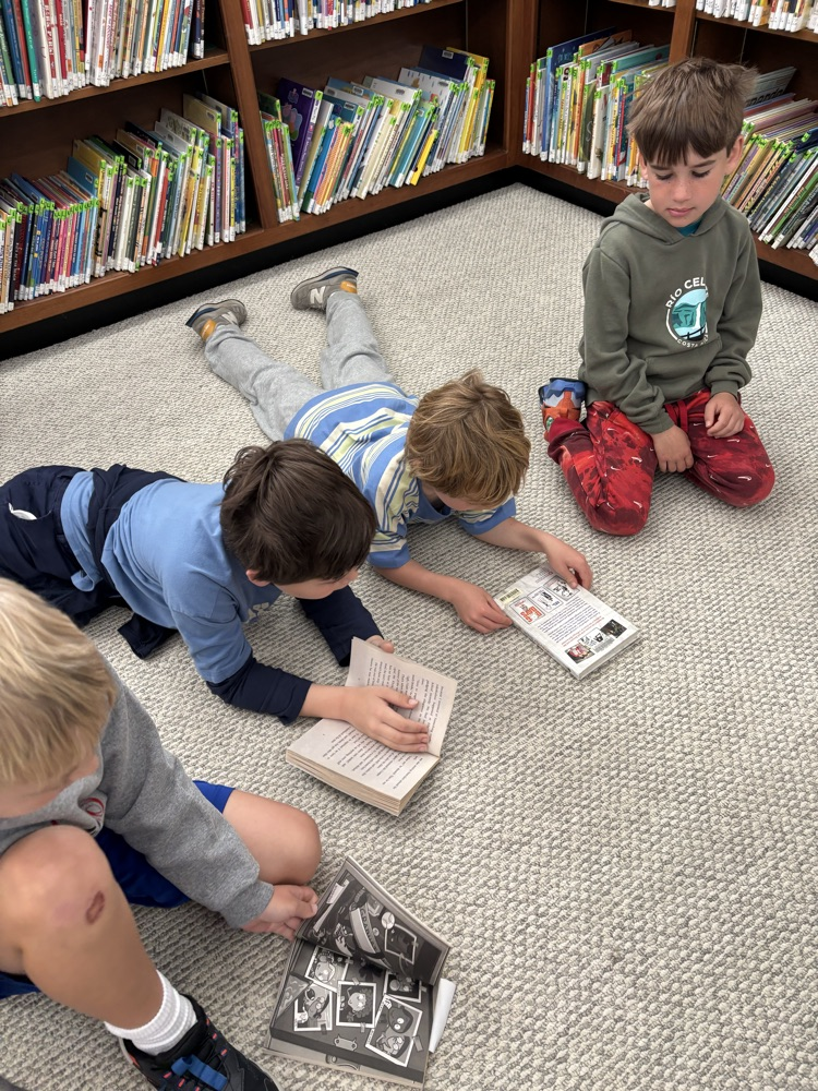 📖