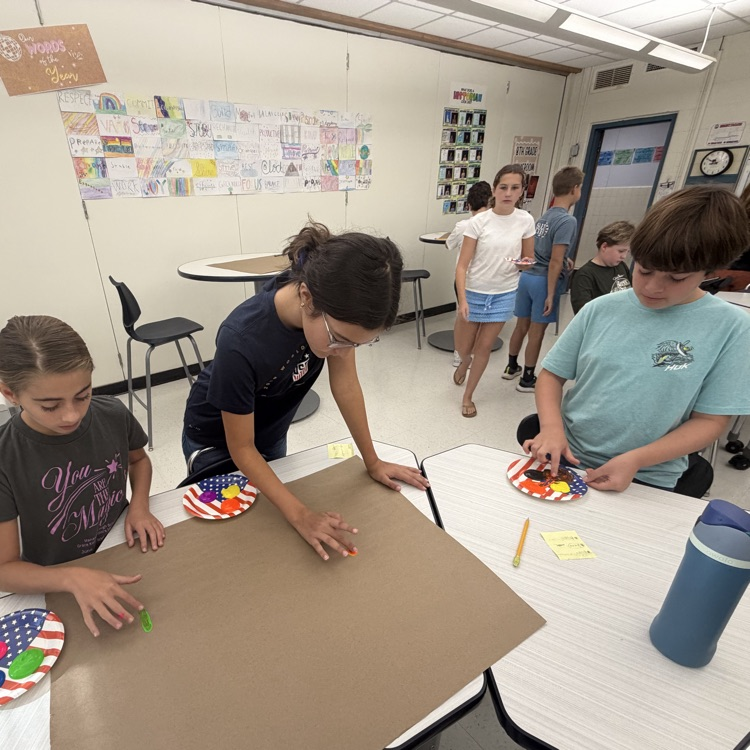 🎨🪨 Going back to the beginning! Our 6th graders created their own cave paintings while learning about the origins of civilization. Bringing history to life through creativity! 🖐️✨ #6thGrade #HistoryInAction #OriginsOfCivilization #HandsOnLearning