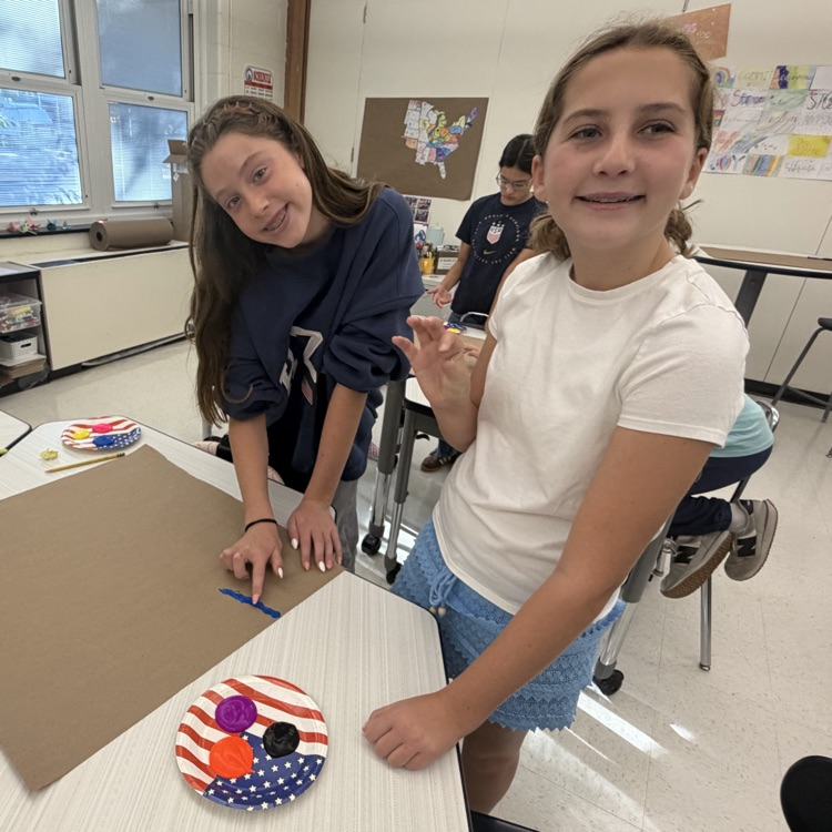 🎨🪨 Going back to the beginning! Our 6th graders created their own cave paintings while learning about the origins of civilization. Bringing history to life through creativity! 🖐️✨ #6thGrade #HistoryInAction #OriginsOfCivilization #HandsOnLearning
