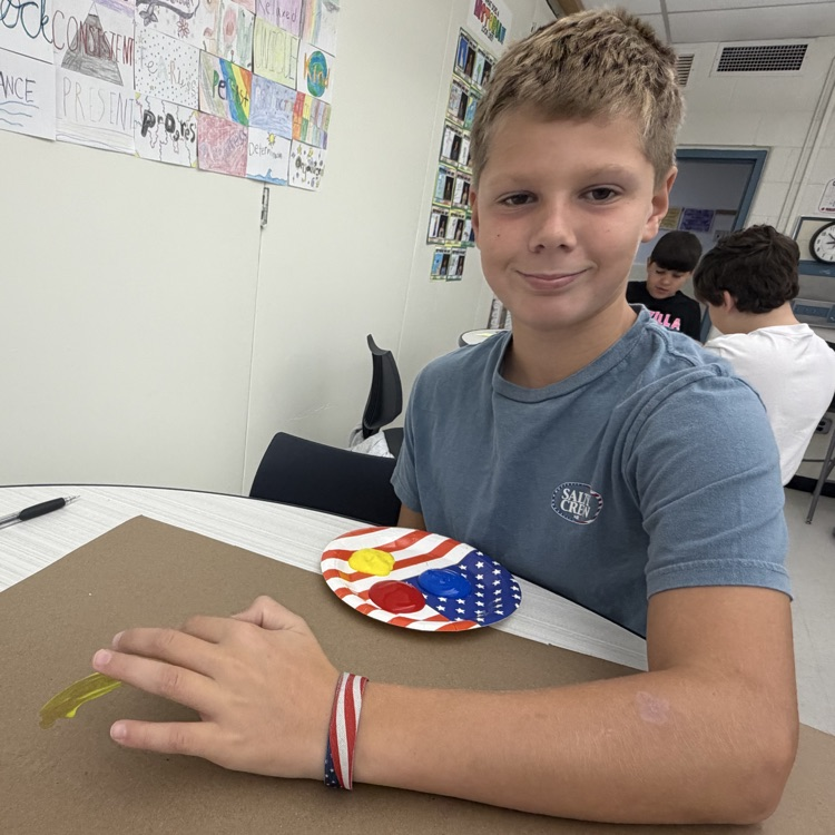 🎨🪨 Going back to the beginning! Our 6th graders created their own cave paintings while learning about the origins of civilization. Bringing history to life through creativity! 🖐️✨ #6thGrade #HistoryInAction #OriginsOfCivilization #HandsOnLearning